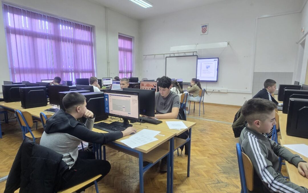 SREDNJA ŠKOLA PLITVIČKA JEZERA  USTUPILA PROSTOR I OPREMU ZA PONOVNO  ŽUPANIJSKO NATJECANJE IZ INFORMATIKE